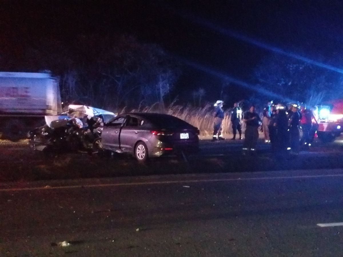 Capitán de la Policía fallece en accidente de tránsito y ocho personas