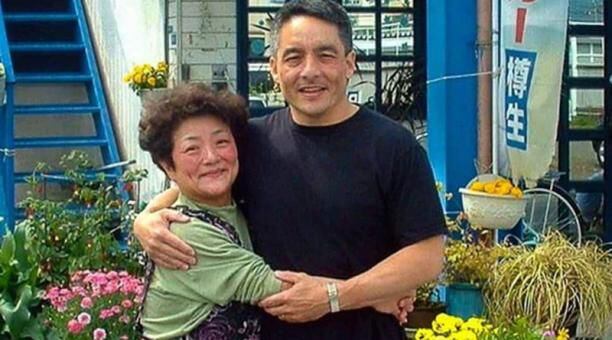 Coronel de la Fuerza Aérea se reencuentra con su madre en Japón 45 años después