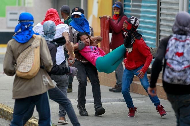 A 13 aumentan los muertos en Venezuela tras asunción de Juan Guaidó
