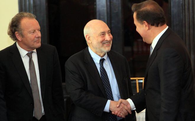 Panamá instala un comité presidido por Joseph Stiglitz 