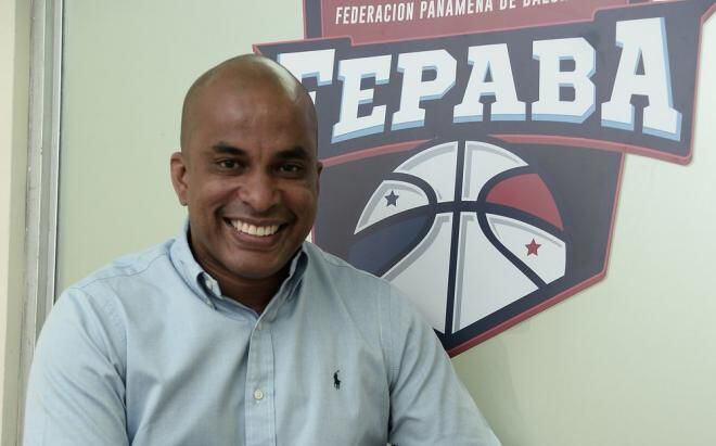 Jair Peralta se reelige presidente de la Federación de Baloncesto