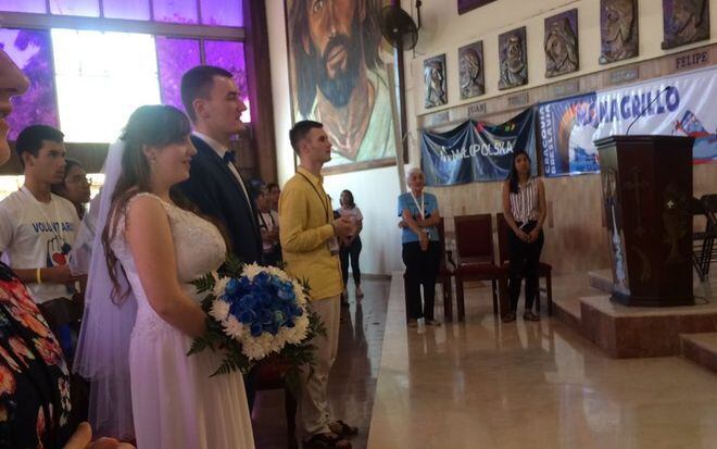 Pareja de polacos decidió dar el sí y se casan en la parroquia de Monagrillo