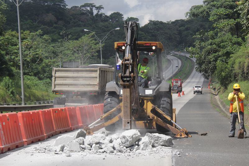 ¡DESCOMUNAL! Vía Centenario colapsa en carros por trabajos de mantenimiento