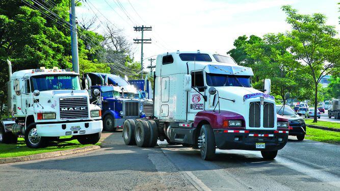 Millones en pérdidas deja la paralización del transporte de carga en Centroamérica