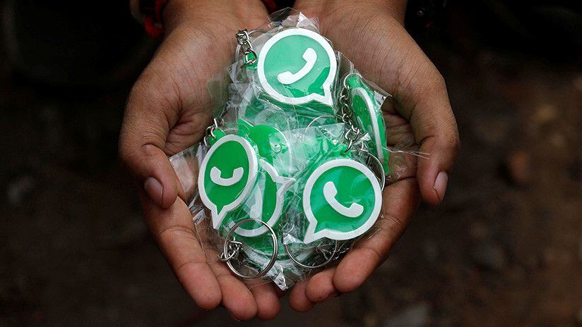 ¿Cómo enviar un mensaje de Año Nuevo a más de 250 personas en WhatsApp? 