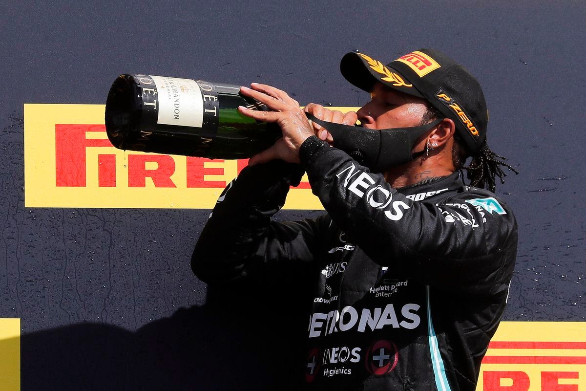 ¡Es un bárbaro! Hamilton gana con llanta ‘flat’ el GP de Silverstone. Video