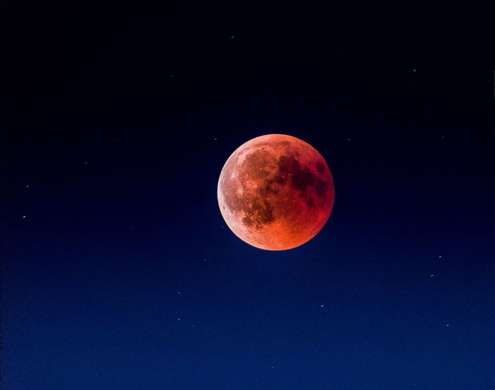 Eclipse total: deleite para los aficionados; oportunidad para la ciencia