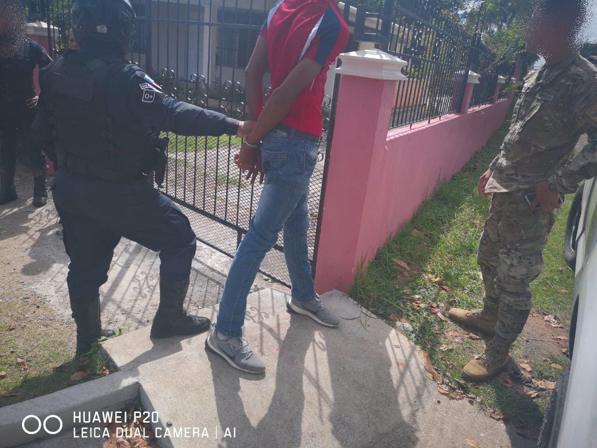 Pillan a ladrón in fraganti agrediendo a una dama en Juan Díaz