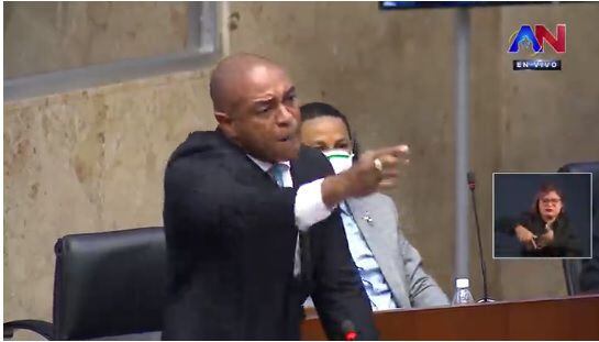 El diputado Jairo Bolota Salazar no se contuvo y lloró en el pleno