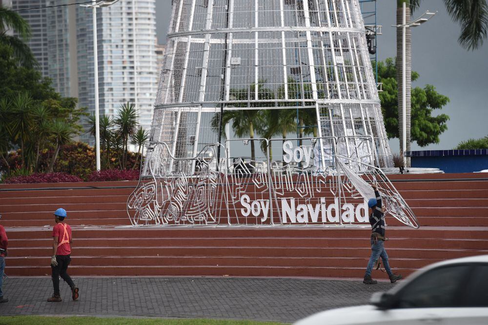 Se espera tremenda celebración de Navidad en la capital con foquitos, tecno-árbol, pista de hielo y más