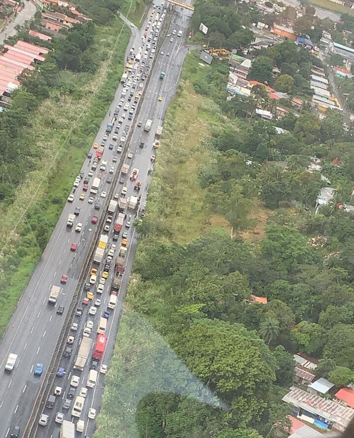 Colisión múltiple mantiene el  tráfico detenido en la  autopista Arraiján -La Chorrera hacia el interior. Videos
