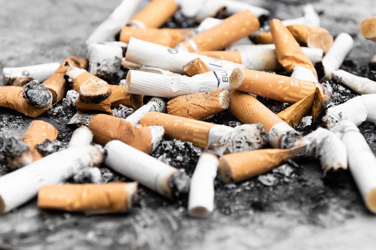 País europeo prohibirá la venta de cigarrillos en supermercados a partir de 2024