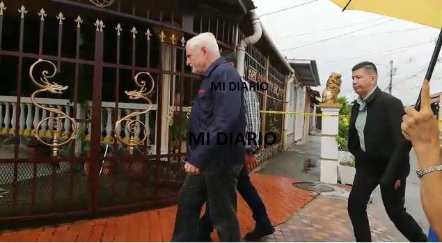 Asesinan a presunto esposo de abogada de Martinelli. El expresidente llega a la escena del crimen en Las Acacias. Video