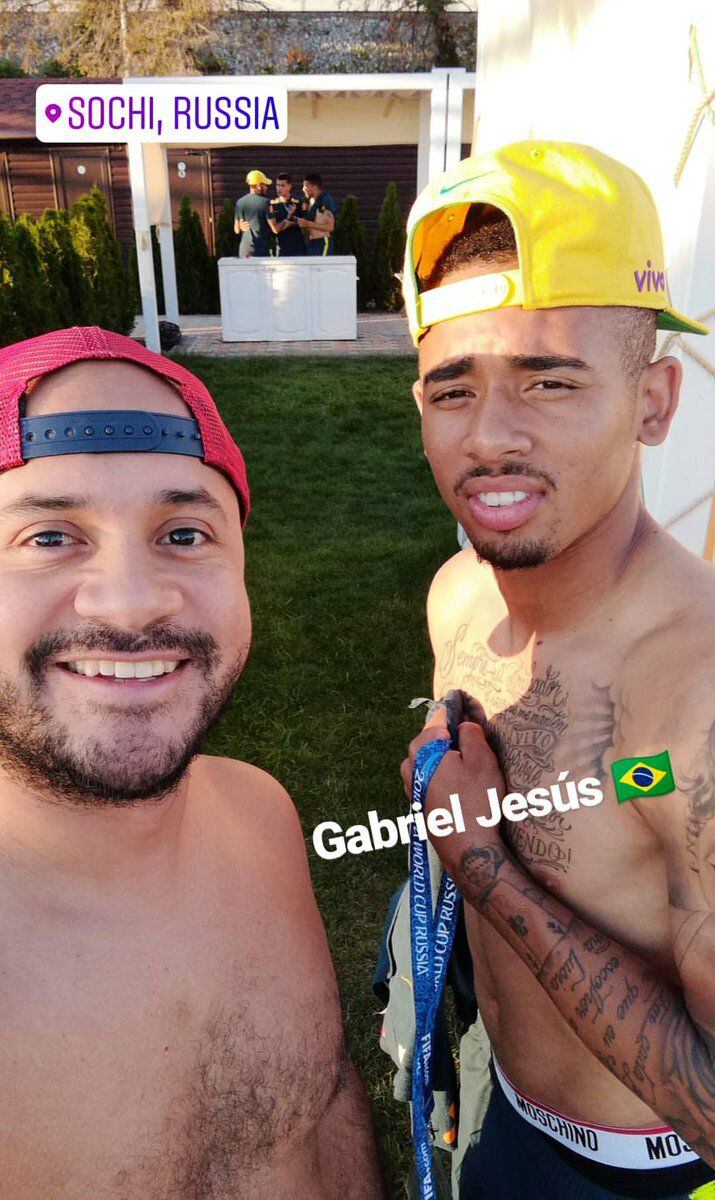 Panameños se toman selfies con jugadores de Brasil en Rusia