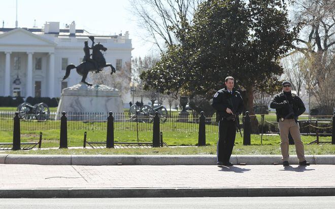 ¡Última hora! Hombre se dispara frente a la Casa Blanca