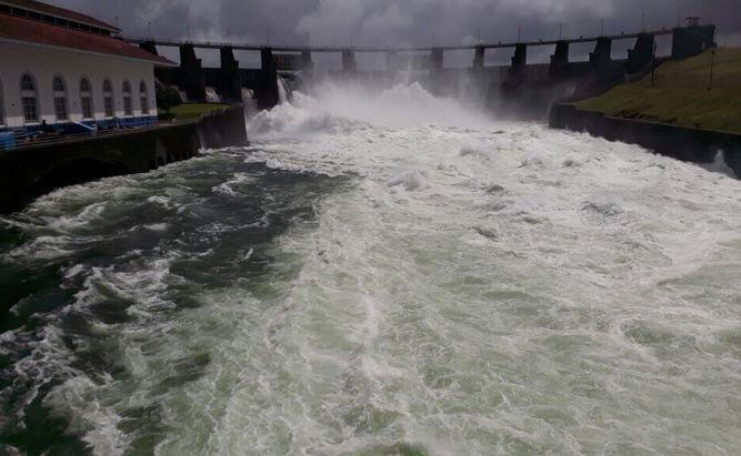 Canal de Panamá inicia vertidos preventivos en lagos Gatún y Alhajuela 