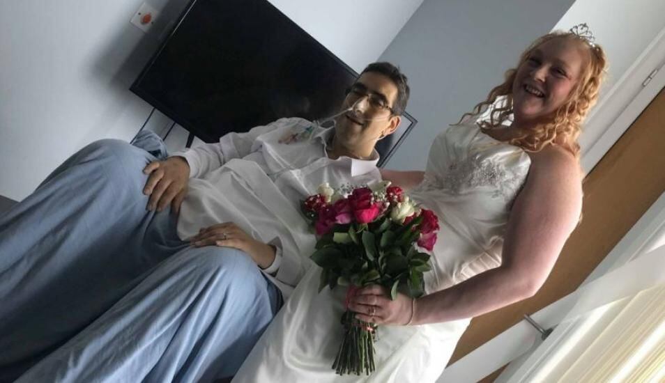 Pareja se casa y esposo muere en la noche de bodas