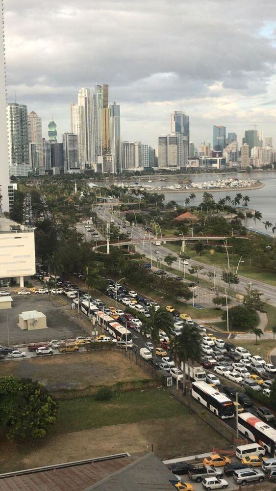 Grupo de jubilados trancan la ciudad. Provocaron tremendo revuelo.