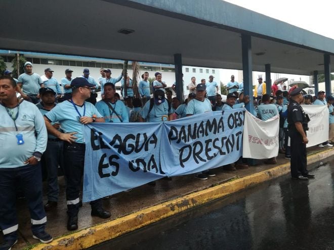 Trabajadores del IDAAN siguen la huelga por aumento salarial incumplido