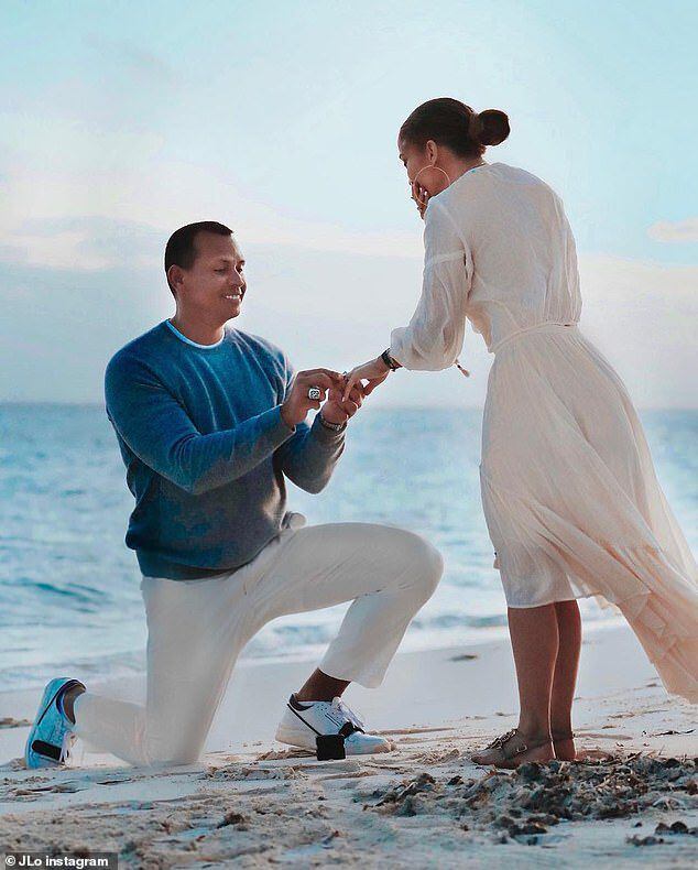 Jennifer López demuestra con serie de fotos cómo Alex le pidió matrimonio