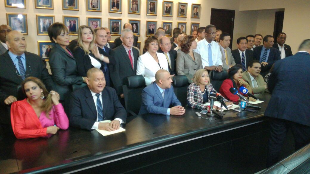 Diputados del PRD y CD le piden al presidente Varela los respete
