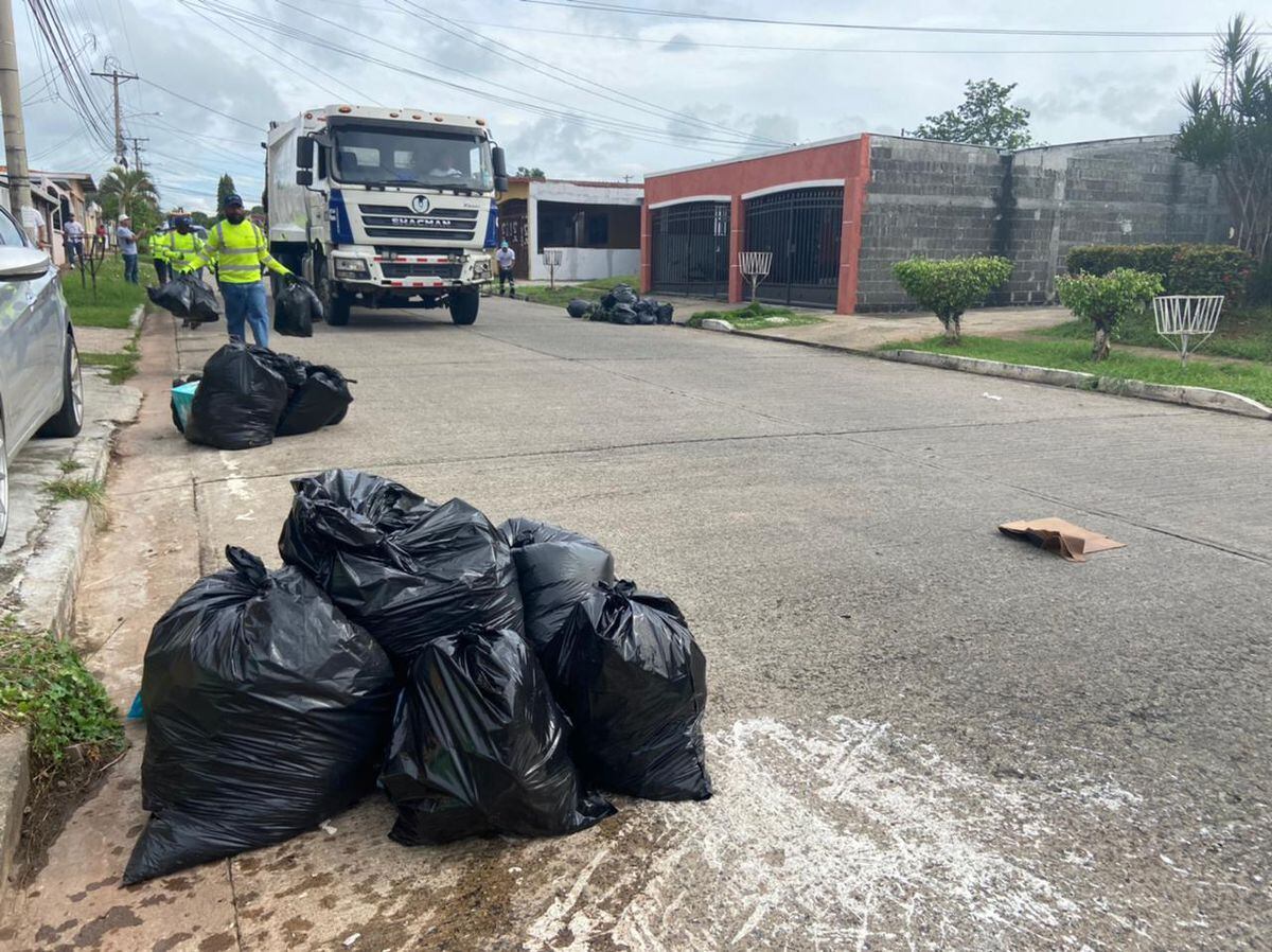 Moradores de Don Bosco optan  por servicio de recolección de los desechos privado. Video