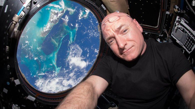 ¡INSÓLITO! Astronauta pasa casi un año en el espacio y su ADN cambia