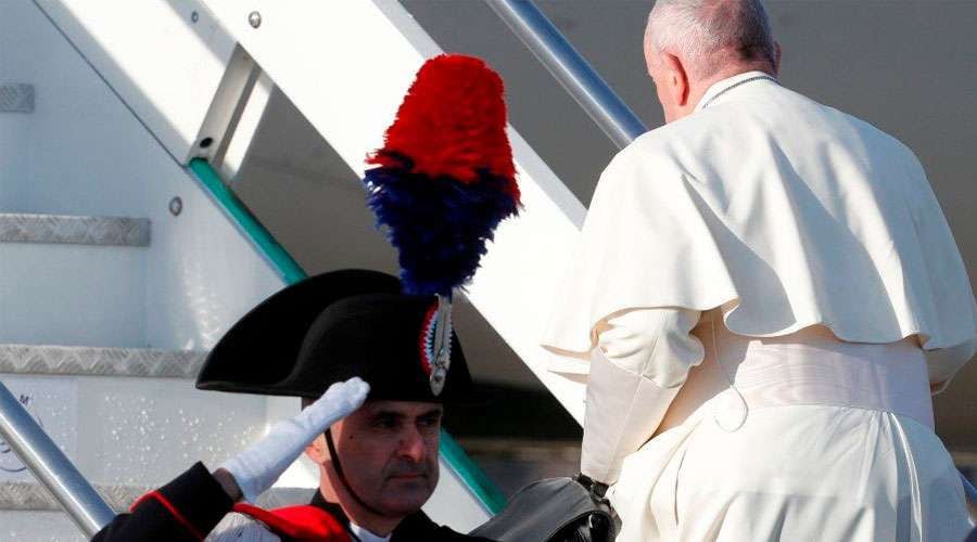 Avión papal despegó del aeropuerto de Roma y ya se dirige hacia la JMJ de Panamá