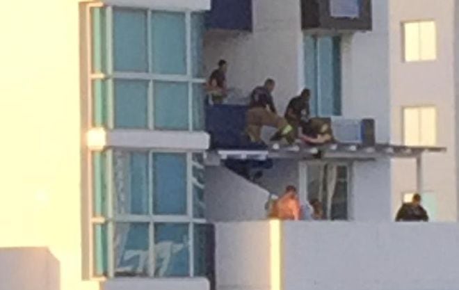 Dos personas caen del décimo piso de un edificio en la vía Ernesto T. Lefevre