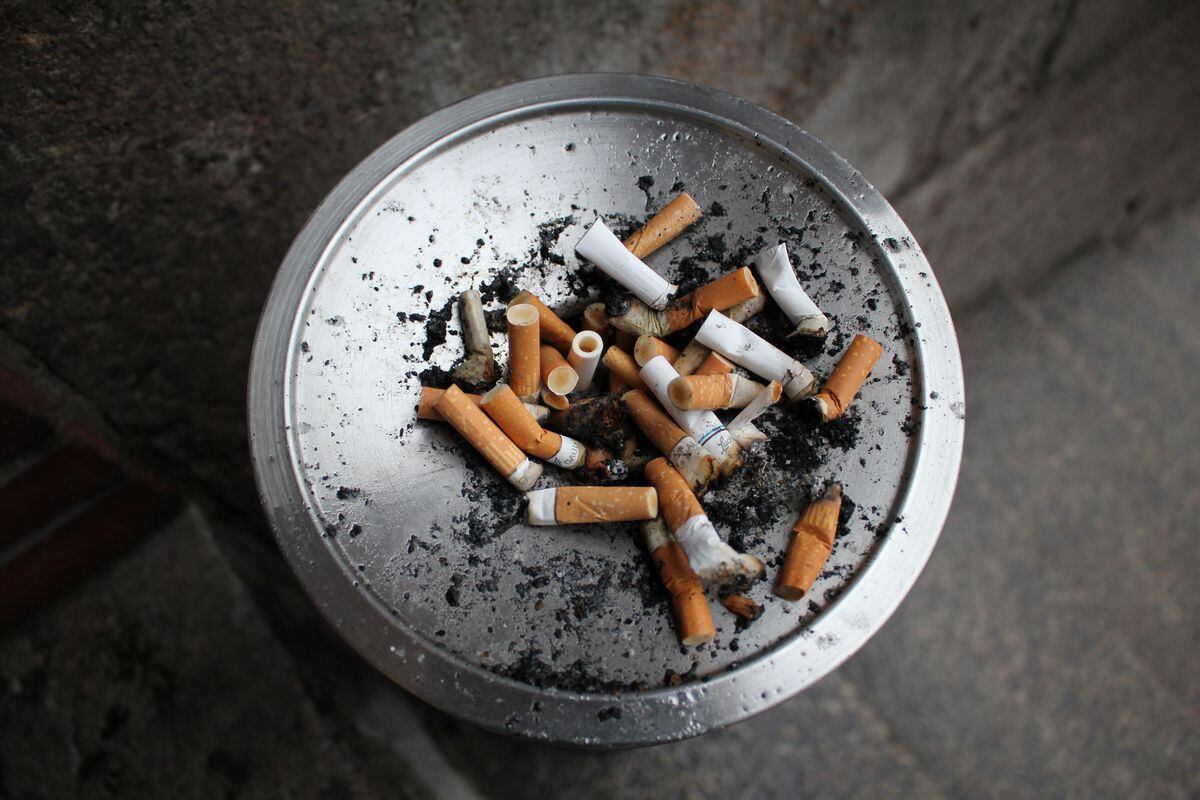 País europeo prohibirá la venta de cigarrillos en supermercados a partir de 2024