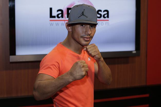 'El Nica' seguirá boxeando, pero en las 112 libras