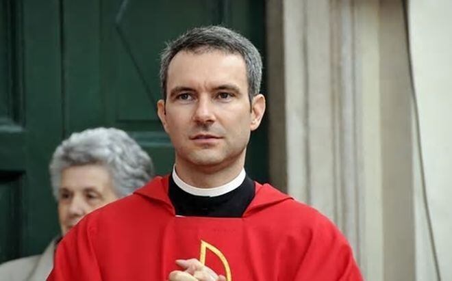 Tribunal del Vaticano condenó a 5 años de cárcel a sacerdote por pedofilia