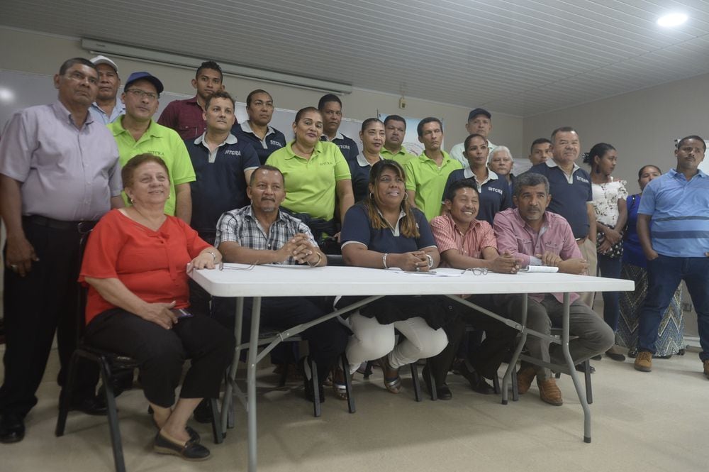 Trabajadores de franquicias no descartan huelga laboral. Quieren mejores salarios para todos