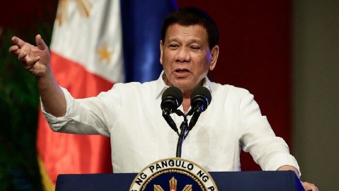 Presidente filipino confiesa que abusó de una de sus empleadas