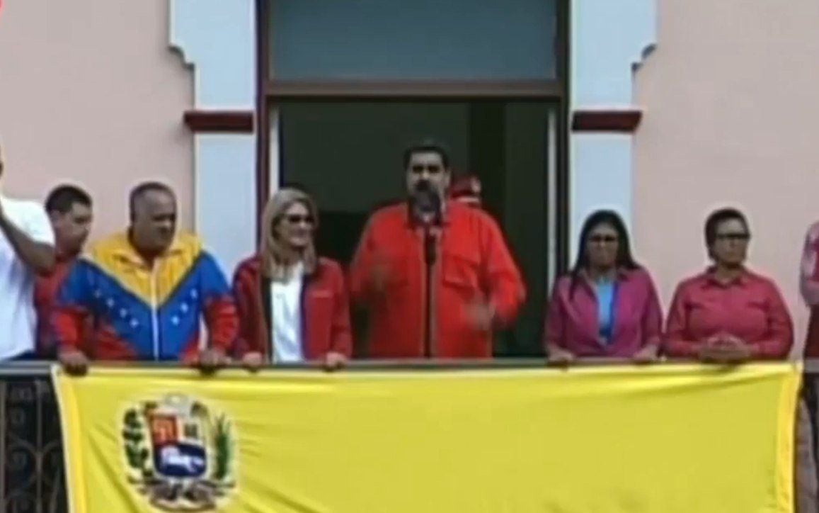 Maduro rompe relaciones con EU y da 72 horas a diplomáticos para salir del país