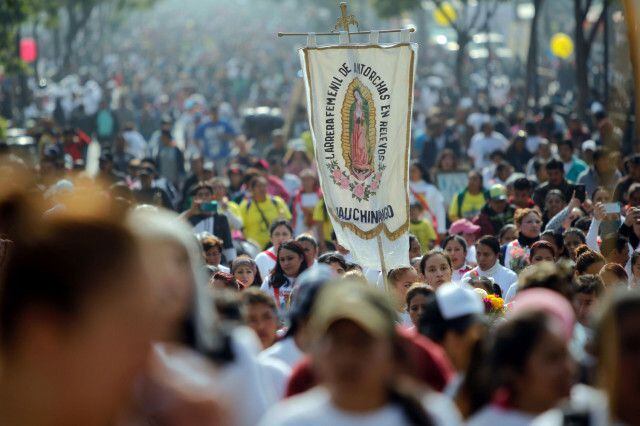 Dos millones de peregrinos llegan a la capital de México para honrar a virgen