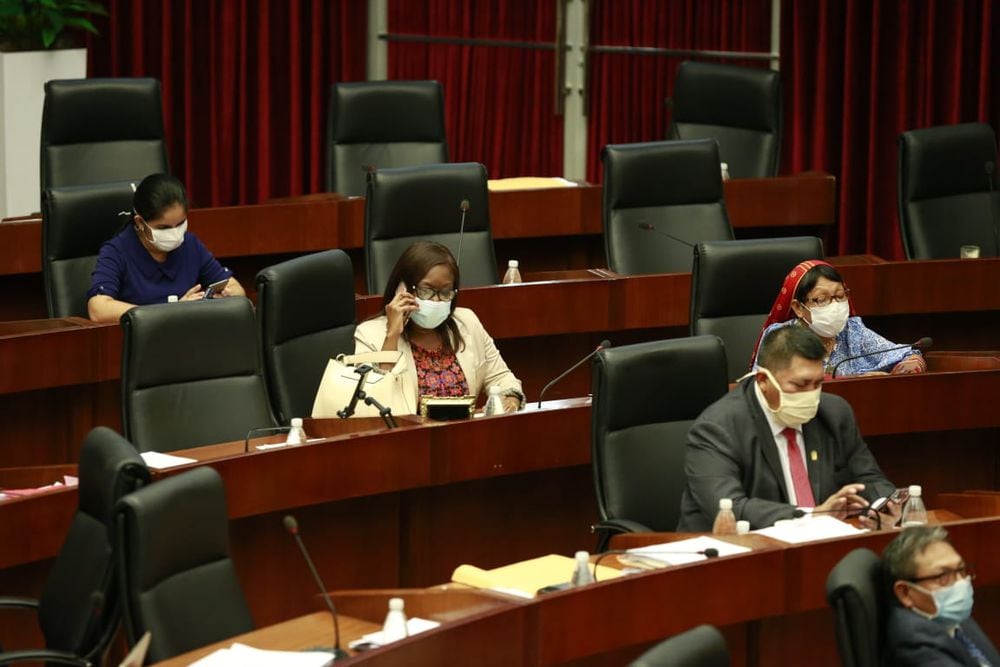 Bochorno. Jairo ‘Bolota’ Salazar le tira la mano a Kayra Harding y Mariano López. Audio
