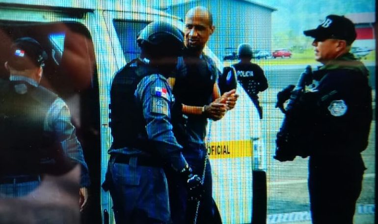 Otro capo que toma el helicóptero de Punta Coco para Plaza Ágora . Mañana enfrenta justicia