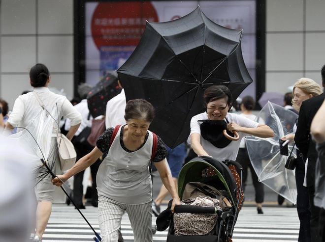 El tifón Jebi causa estragos en Japón y cobró la vida de 9 personas 