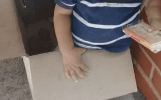 Abandonan a bebé dentro de una caja con galletas en Caracas