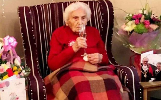 Abuelita cumplió 105 años y su secreto fue 'evitar a los hombres'