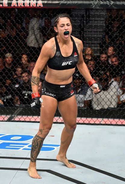 La dura condena que padece una luchadora de MMA inhabilitada hasta 2044