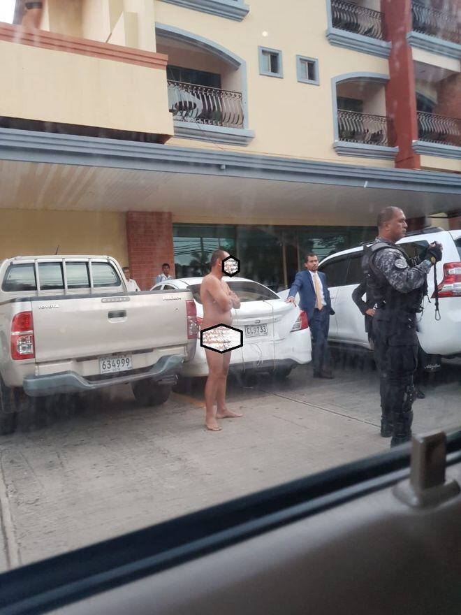 Se le metió el espíritu'.¿Hombre se quita la ropa en culto? Circula en  Chitré