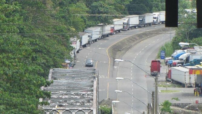 Millones en pérdidas deja la paralización del transporte de carga en Centroamérica