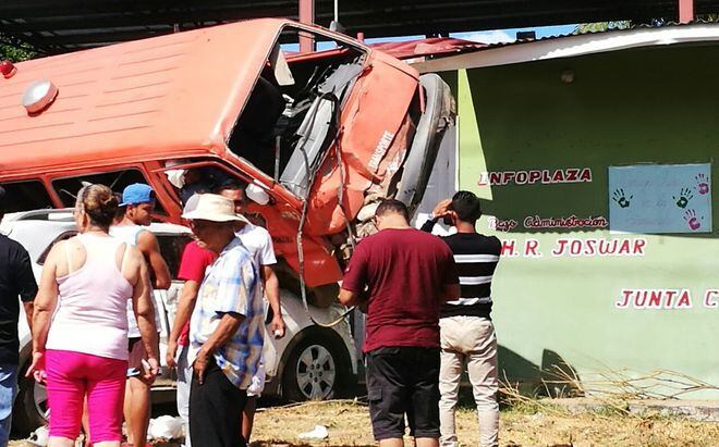 ¡VÁLGAME DIOS! Camisas rojas sufren aparatoso accidente en Boquete