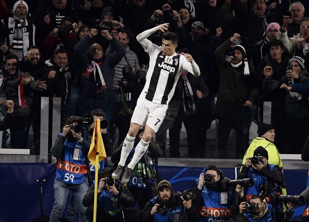 Con triplete de Cristiano, Juventus remonta mágicamente en la Champions