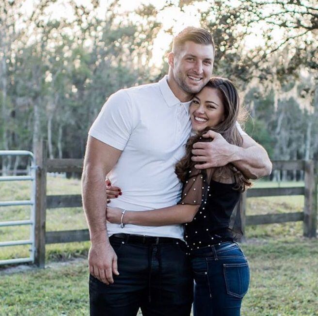 Miss Universo se comprometió con jugador de la NFL