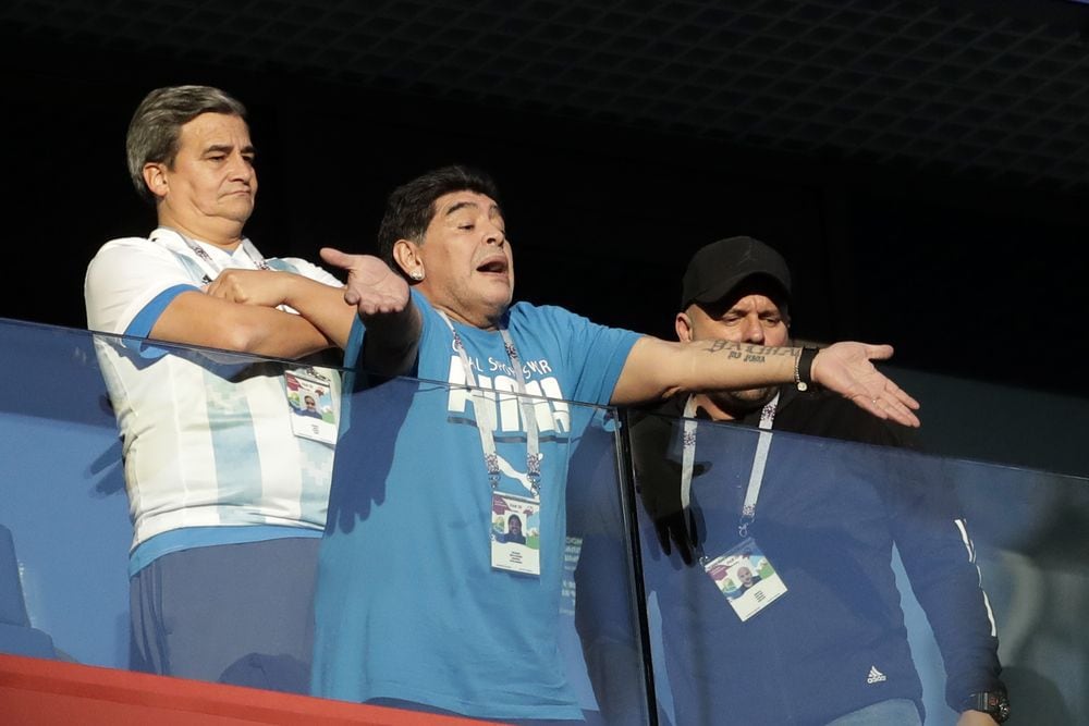 Maradona dice que está bien después del susto en el estadio