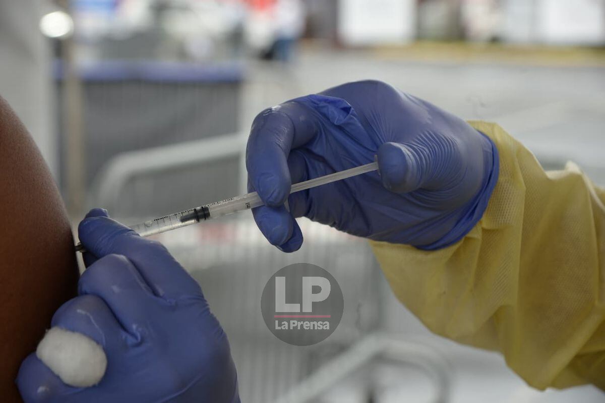 Escándalo. Al menos 17 personas recibieron dosis de la vacuna de Pfizer contra la Covid-19 en Coco del Mar