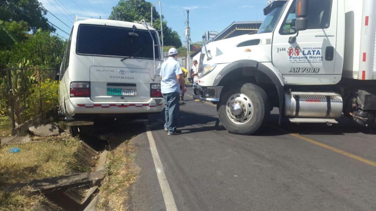 Accidente deja una herida en autopista hacia Colón
